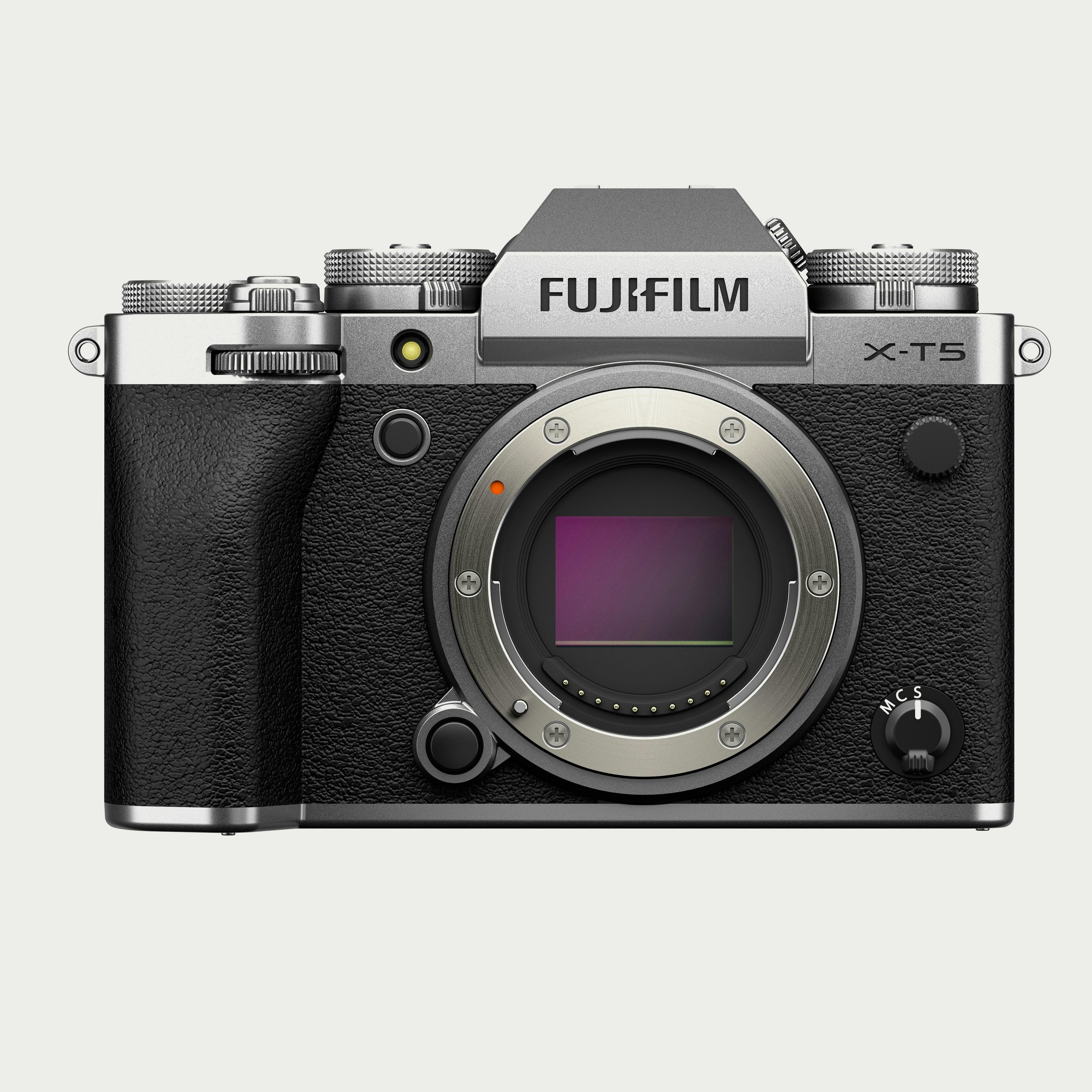 X-T5 Mirrorless Camera - Black / with Fujifilm XF16-80mmF4 R OIS WR Lens Kit