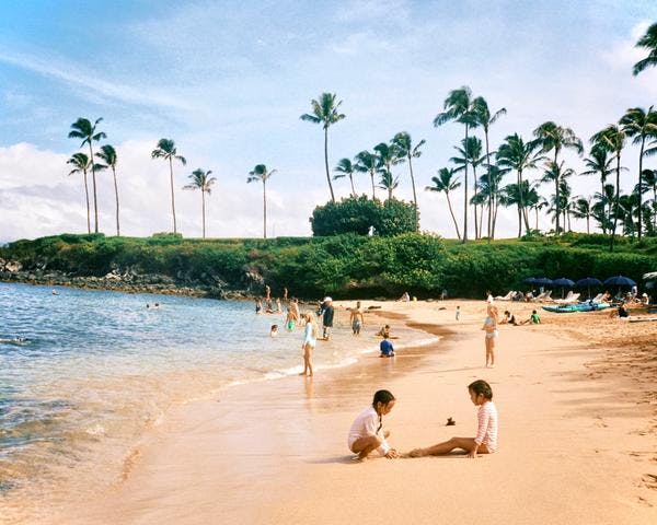 Children planing in the beaches of Maui, Hawaii captured on a Contact T3 by Natalie Carrasco